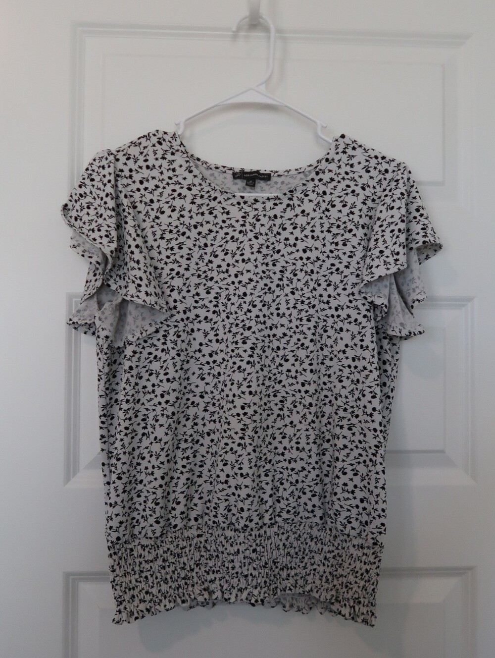 Adrianna Papell Smocked Waist Black And White Blouse With Flutter Sleeves Medium